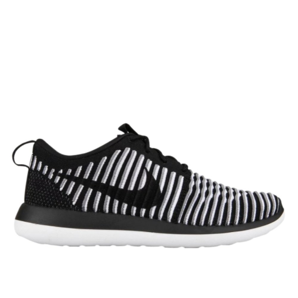 Nike Women's Roshe Two Flyknit 'Black' Sneakers Size 9.5